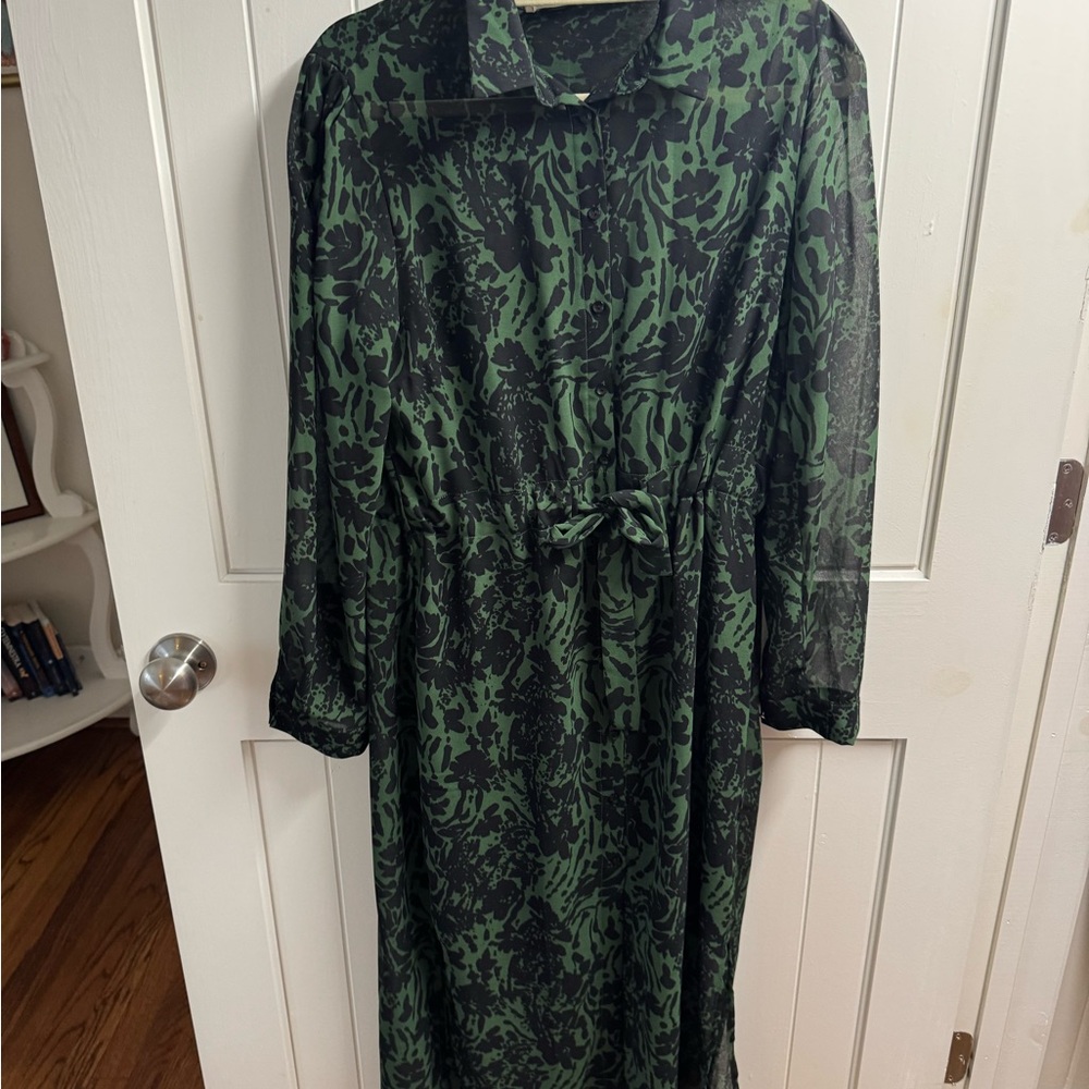 Chic Long Sleeve Dress in Green and Black